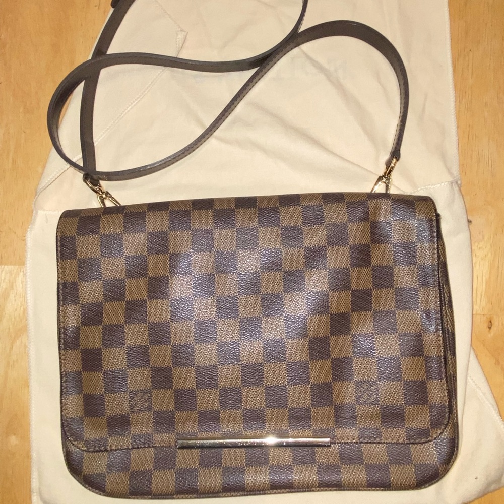 SOLD!! Louis Vuitton crossbody purse